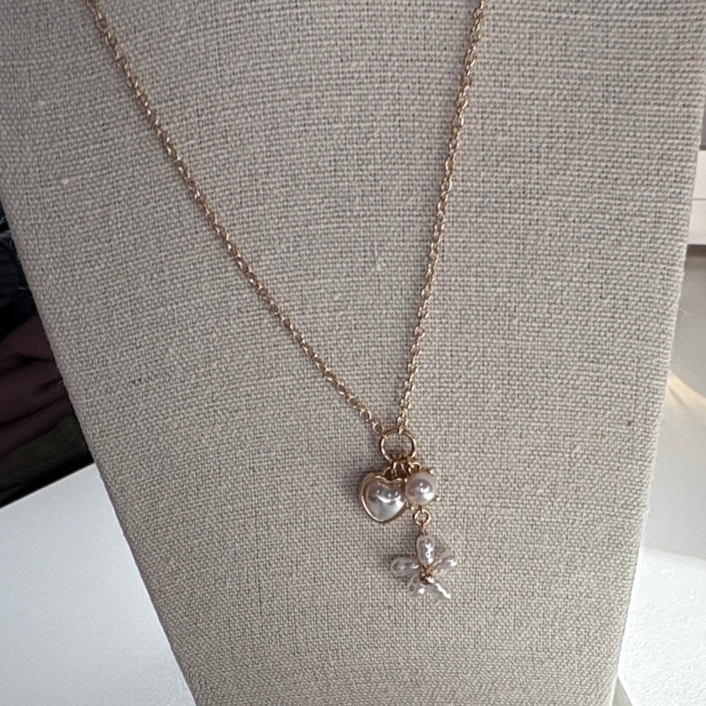 Elegant Gold Heart and Pearl Necklace